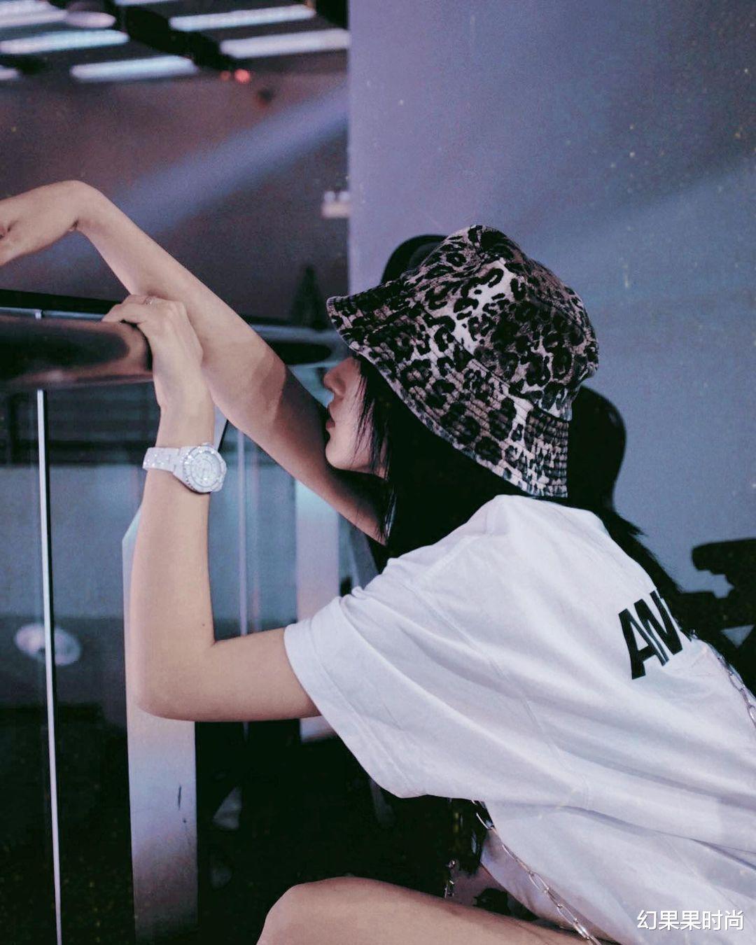 幻果果时尚|《你微笑时很美》程潇高甜私服穿搭！满满的甜美少女风格