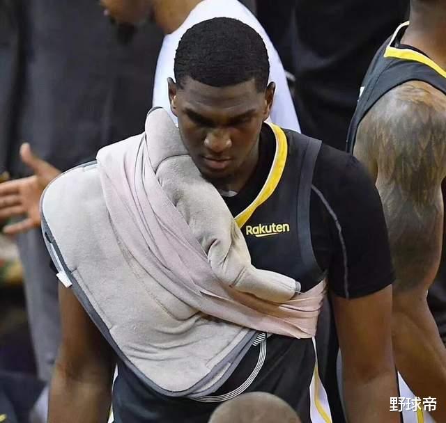 勇士队|谢谢你！放弃千万年薪，也要留勇士！场均4分的他，才是勇士的无名英雄