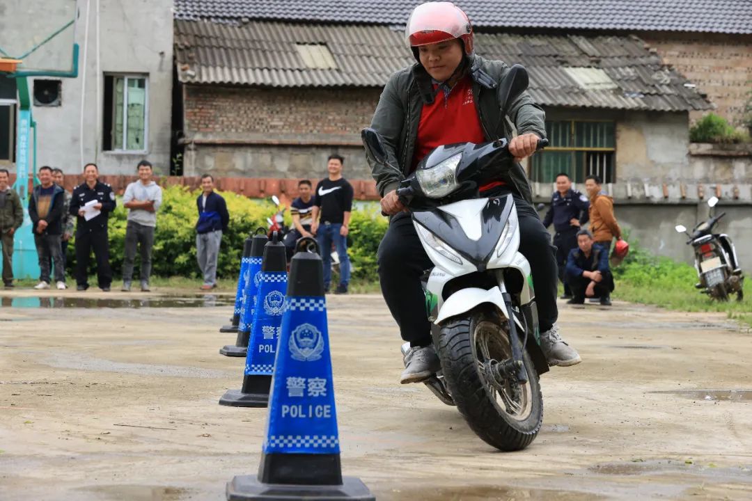 安顺直通车 我为群众办实事：“送考下乡”上门服务惠百姓