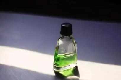 风油精|男性睡前把“风油精”滴进肚脐内，会发生什么变化？建议了解下