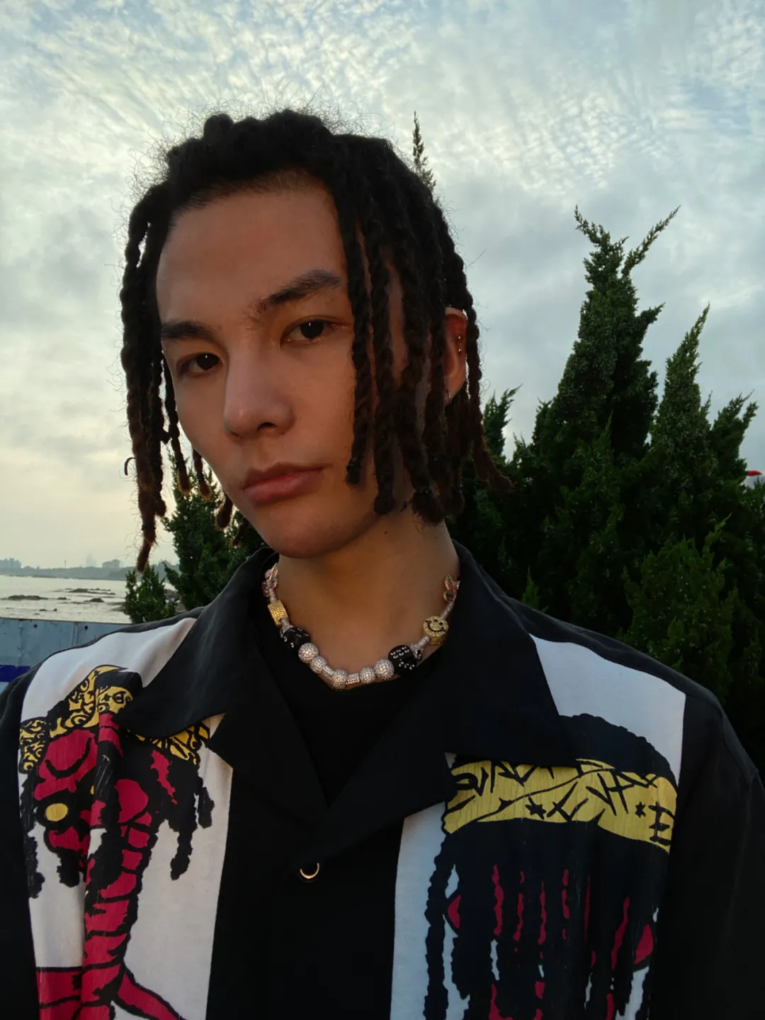 斗牛APP|吴亦凡收新徒！造假诈捐1.8万喜提热搜，私下还聊骚女粉丝？