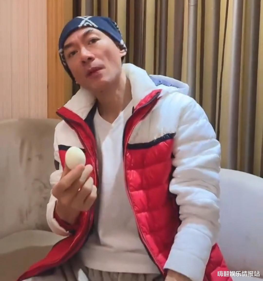 江华|江华复出后首次直播，大秀与老婆的恩爱，留言区刷屏提邓萃雯