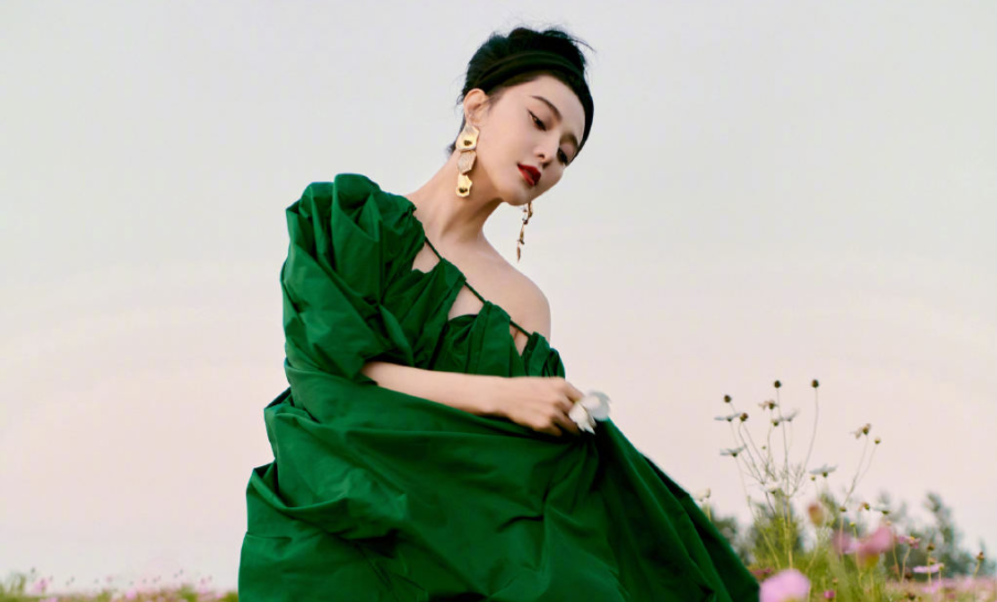 |受吴亦凡事件波及后，范冰冰现身咖啡厅，网友：一姐变样了