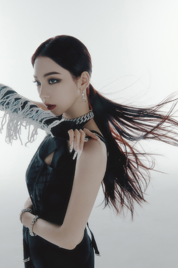 预告片|aespa姐姐line预告：柳智敏蛇系长相，吉赛尔再一次惊艳亮相！