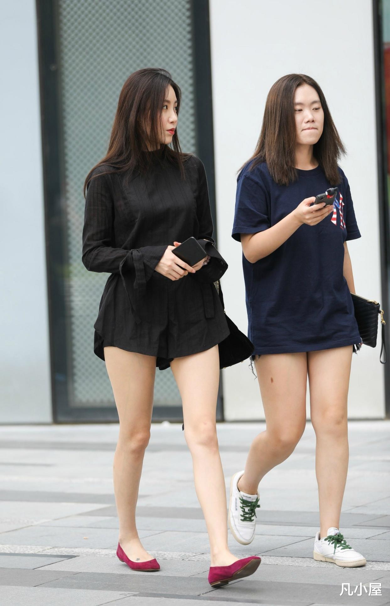 凡小屋|最近流行的一种穿搭法,玩下衣失踪让小姐姐美得惊艳