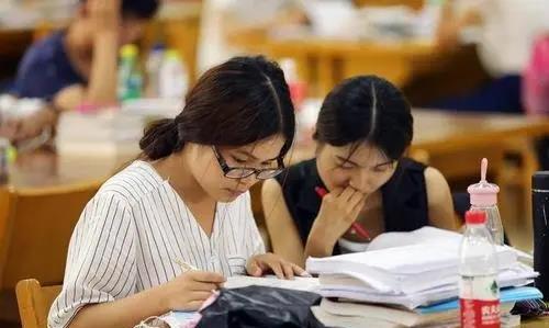 糯豆包妈妈|大专生能考研吗?不同学校的考试门槛会有不同,直接考的难度太大