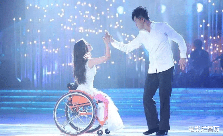 电影烂番茄 带着妈妈去上学，学手语的律师，这个3分钟短片让我哭得稀里哗啦