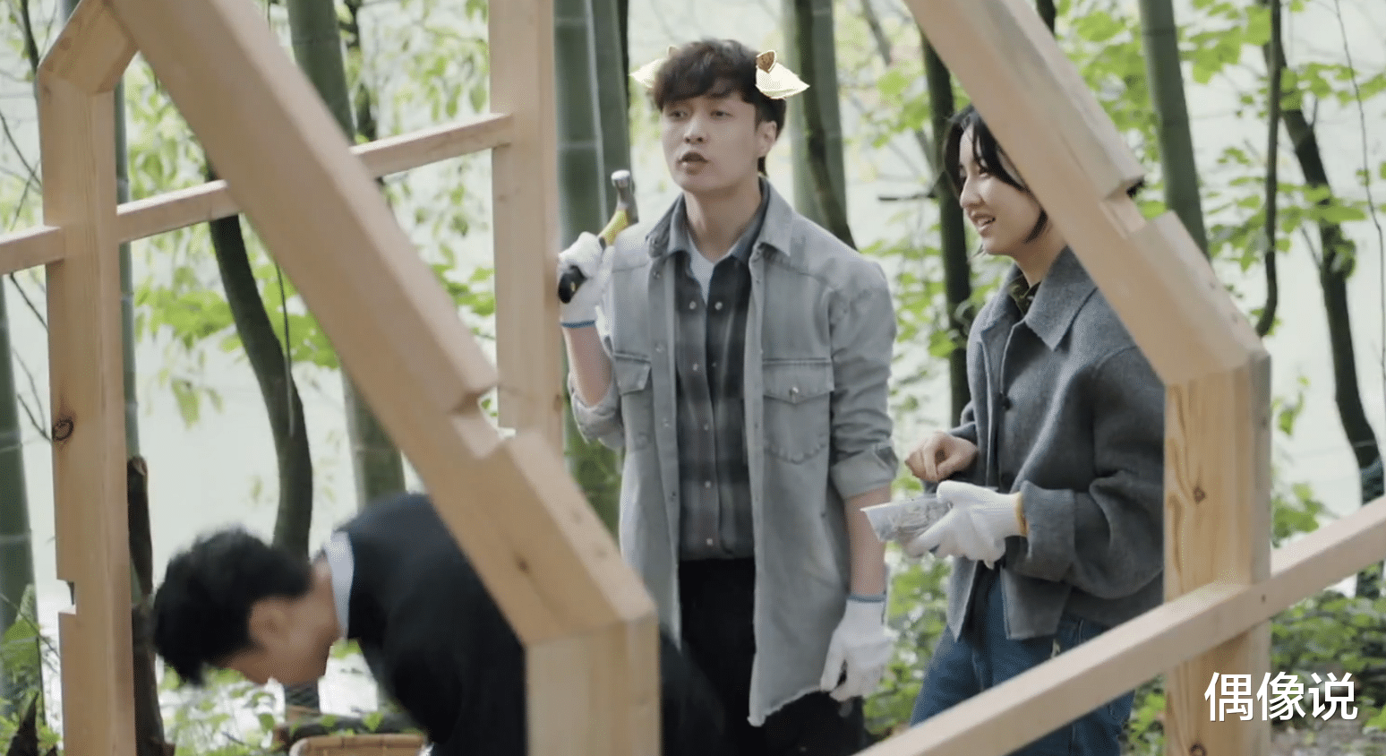 张子枫|张艺兴向张子枫安利三种零食，张子枫的吐槽好扎心：我们有代沟