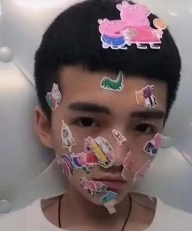 蔷薇妈妈育儿记|“最嫩爸爸”火了，带娃出门被误认成是哥哥，网友直呼：未成年