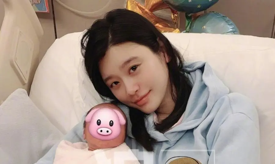 许嵩|34岁郭碧婷带女儿复出，放弃母乳喂养，而婆婆却在线接男宝