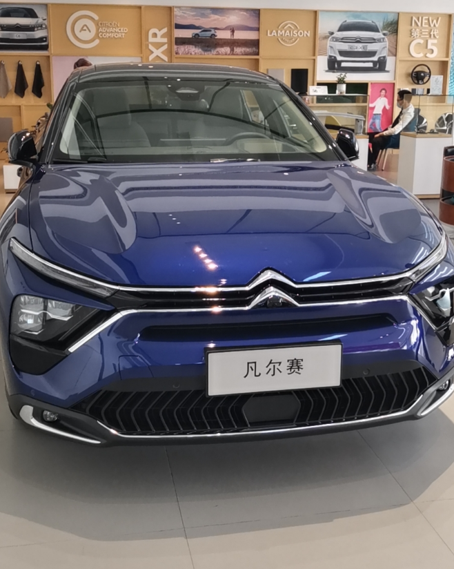 大众途昂|雪铁龙凡尔赛C5X到店了，比马自达CX4更漂亮，翻身有戏？