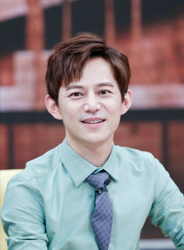 徐丰溪|著名主持人辞职无果被打压?大男人买醉,扑到周迅怀里痛哭流涕