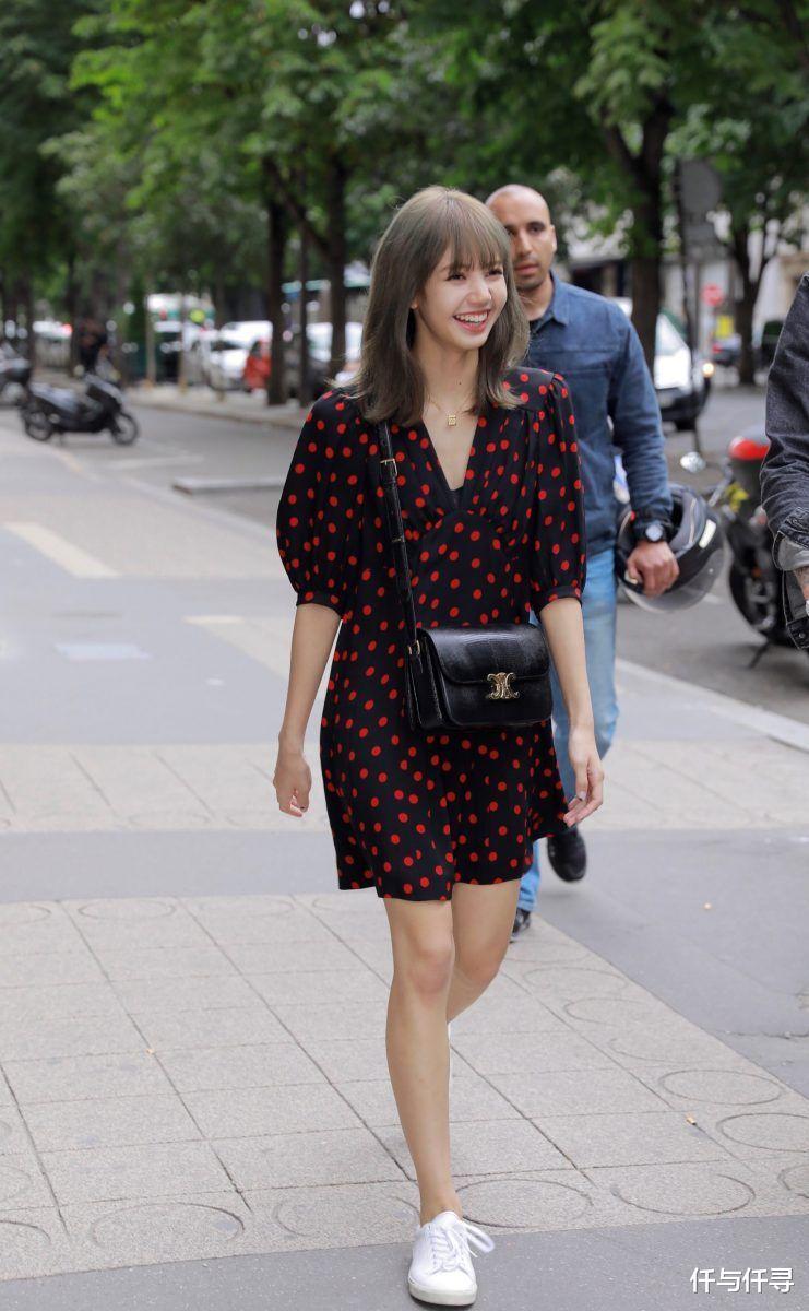 仟与仟寻|15岁苏瑞克鲁斯成最美星二代,小白鞋配牛仔裤穿出显瘦大长腿