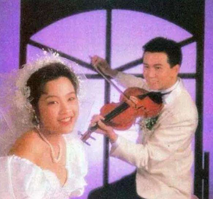 温兆伦|温兆伦：绯闻女友个个漂亮，三婚娶小20岁妻子，女儿比他小50岁