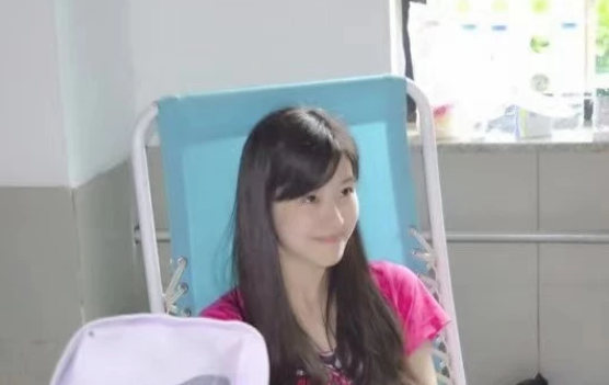 章泽天|章泽天献血旧照曝光，素颜可人笑容清纯，曾被爆出读书时多次怀孕