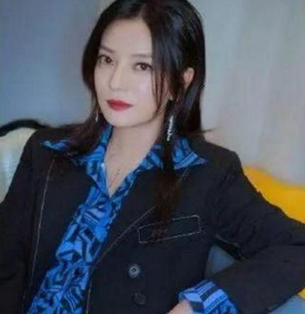 赵薇|42岁赵薇的亲哥哥曝光，难怪妹妹事业如此成功，网友：不得不服