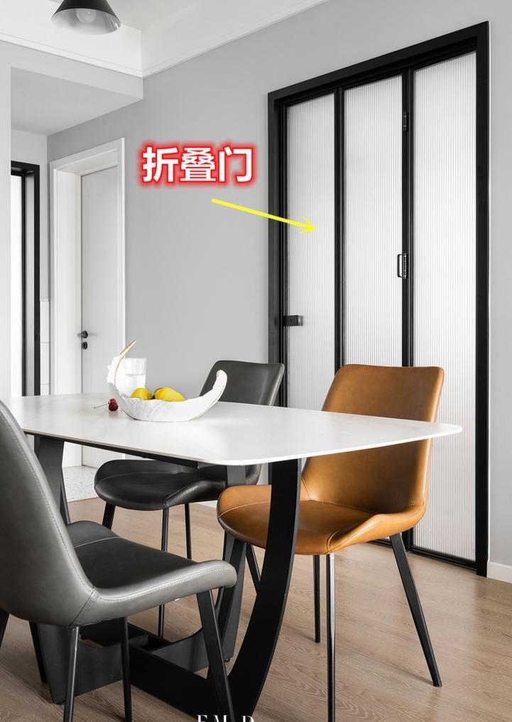 |如今年轻人装修更流行用折叠门了，衣柜、厨房、阳台，好看不占地