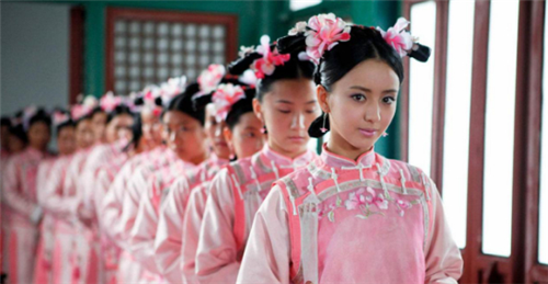 故宫|28年前，故宫墙上出现神秘宫女，只出现五秒，拍下一张照片便消失