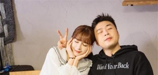 杜海涛|杜海涛憨厚人设崩塌，真实身份曝光：难怪他谈了8年还不愿结婚！