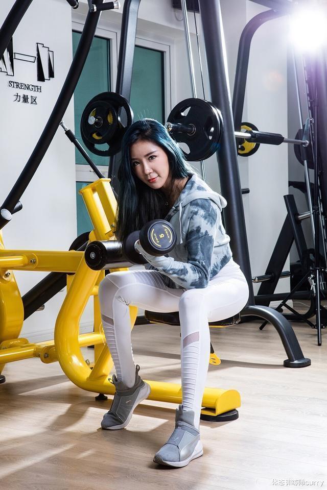 臀部|中国第一美臀皇后姜黎明，身材曲线优美，5个臀部训练动作给到你