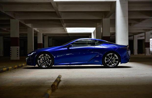 豐田旗下的GT跑車，V6動力爆發359PS，顏值酷炫，內飾猶如藝術品-圖5