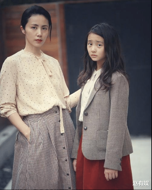 李嫣|李嫣摘掉“兔唇女孩”的标签，3次手术很成功，15岁像极了王菲