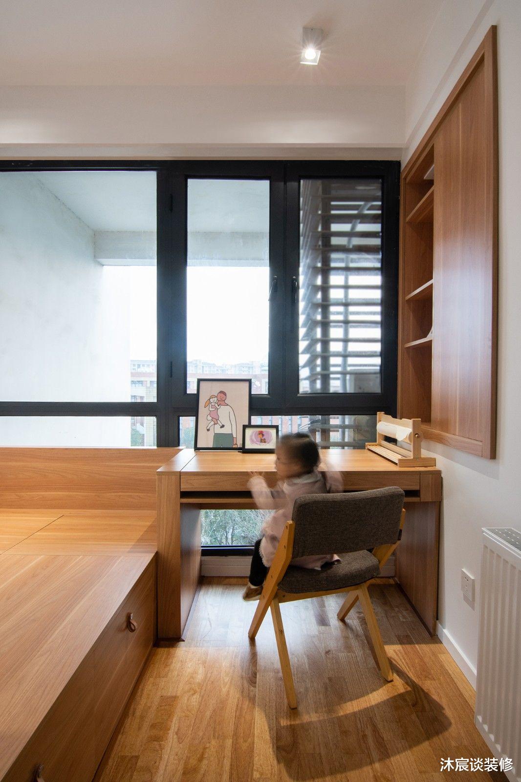 沐宸谈装修|她家的客厅不一样，用卡座取代沙发，好看又实用，真是小户型救星