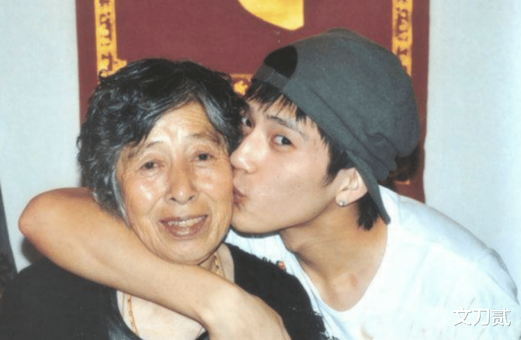 玛丽莲·梦露|井柏然：出生28天被抛弃，靠奶奶捡垃圾长大，28年后父母来认亲