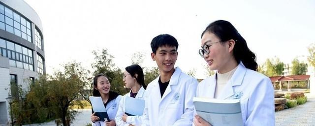 依科育儿吧|读研没用了？坐在隔壁的硕士同事一番吐槽，本科毕业的我笑了！