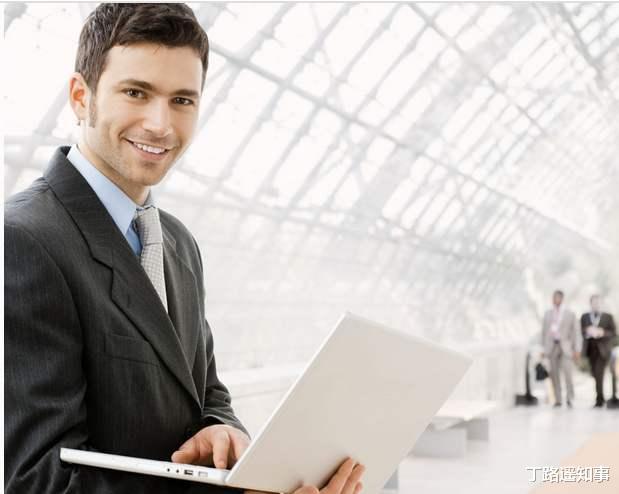 hr|没有任何能力、只有后台的同事做了你的上司，你该怎么办？