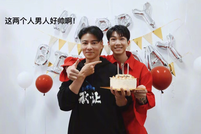 张晋|13届快男重聚为白举纲庆生，蔡少芬张晋也为“儿子”送惊喜，小白被感动哭