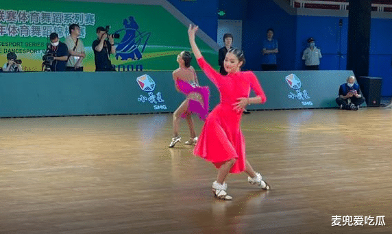 蒋欣|马伊琍女儿近照曝光？五官成熟身材粗壮，模样完全不像妈妈？