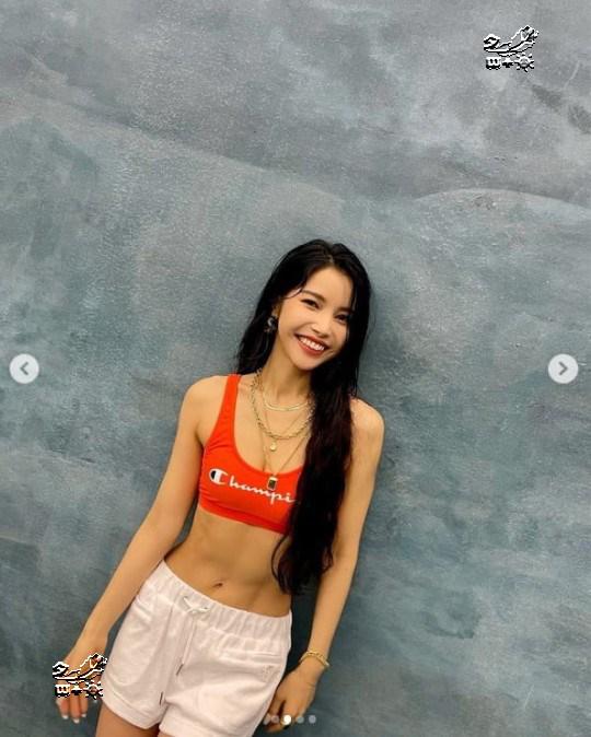 |“体脂肪率16%”MAMAMOO颂乐，通过减肥完成了巧克力腹肌