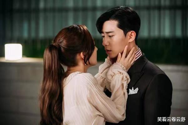 赵丽颖|亲密戏被问到是否有生理反应，杨幂回答显高情商，赵丽颖太耿直了