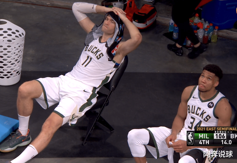 篮网队|垃圾时间也不给上！篮网赢球，全队都在庆祝，只有他郁郁寡欢