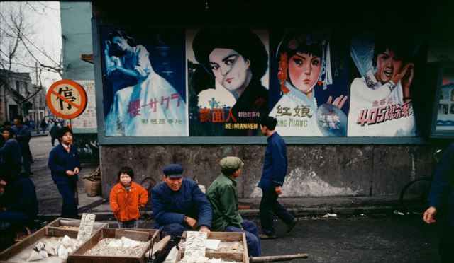 穿衣搭配|70后是最辛苦的一代？退休后也休息不了，还得带孙子，担子又重了