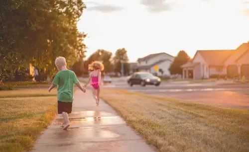 小鱼奶爸说育|被过度呵护，孩子反而容易感冒，日本医生提醒当心“母源病”