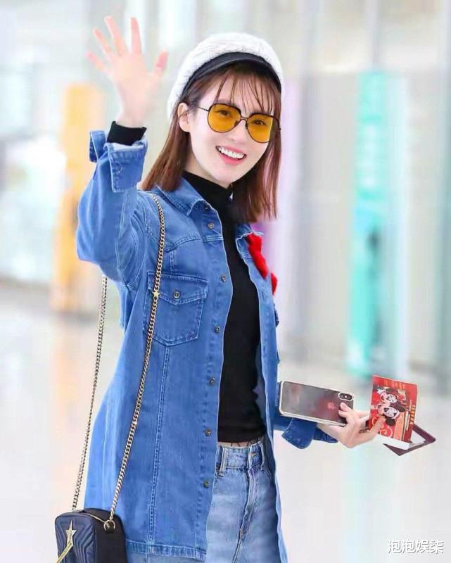 美容 金晨机场秀美到不敢认！剪了甜美短发穿一身牛仔装，如此清纯甜美
