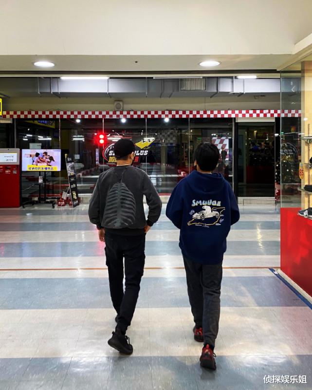 林志颖|林志颖熬夜准备圣诞礼物，小细节被疑有三胎，前任林心如赞好爸爸