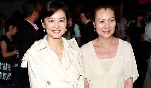 姐姐|分隔39年后，一家人终于团聚，林青霞为姐姐买房、买车？