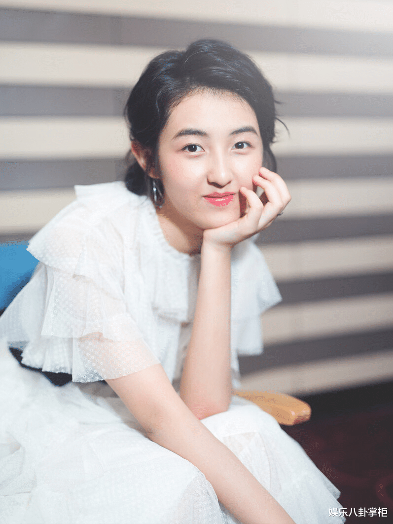 张子枫|7亿！20岁的张子枫打破12项纪录的同时，也给自己埋下了2个祸根