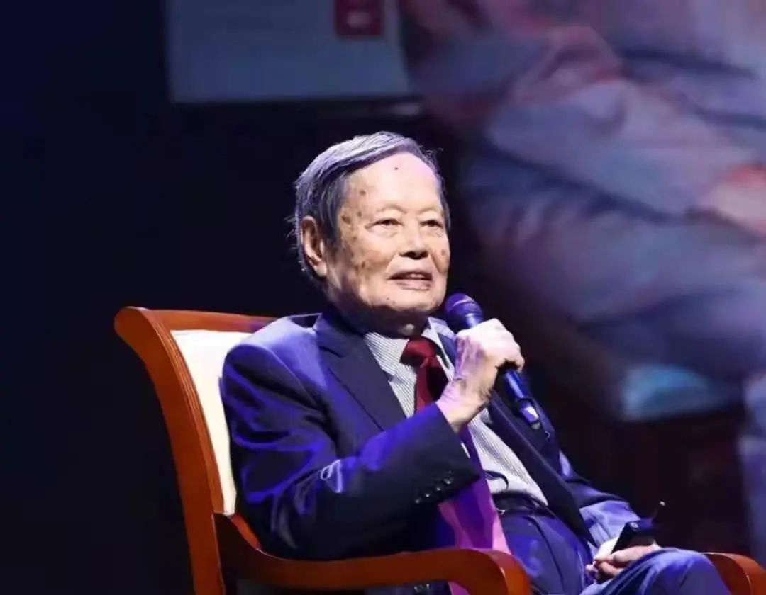 杨振宁|99岁杨振宁“豪宅”曝光，千元冰箱客厅狭窄，打脸了多少“明星”？