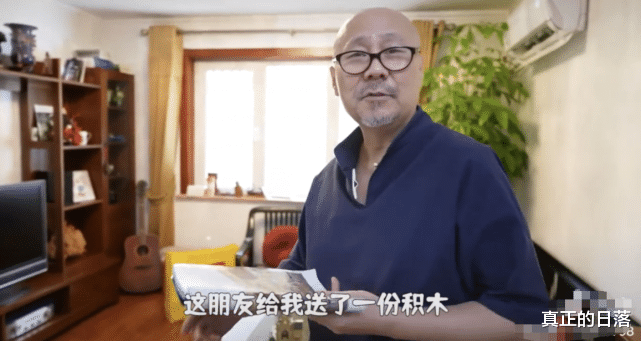 腾格尔|腾格尔私宅内景罕曝光，家中装饰朴素低调，客厅近3米大树超抢镜