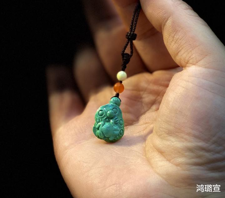 绿松石|宝石类文玩到底选南红玛瑙还是绿松石？你选对了吗？