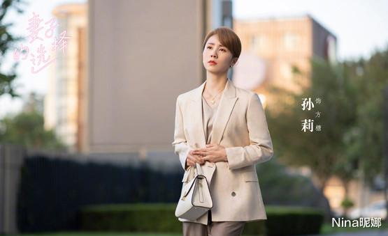 孙莉|黄磊一家四口打卡环球影城，孙莉戴蝴蝶结发箍抢镜，4岁儿子超萌