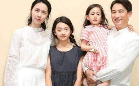 秦岚|黄磊女儿多多晒近照，从小不点长大成15岁美少女，神似妈妈孙莉
