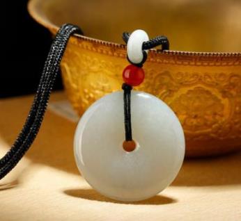 翡翠|炎热的夏季对于翡翠玉石来说，也是十分“痛苦”的！