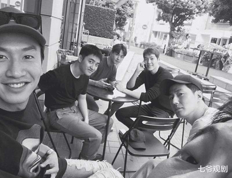 黄晓明|一年一部戏,《摩加迪沙》冲奥去了,天真貌美的赵寅成好运来了