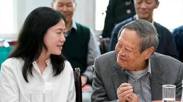 翁帆|翁帆晒一家人合照:结婚17年和孩子相处和睦,用真心证明夫妻感情