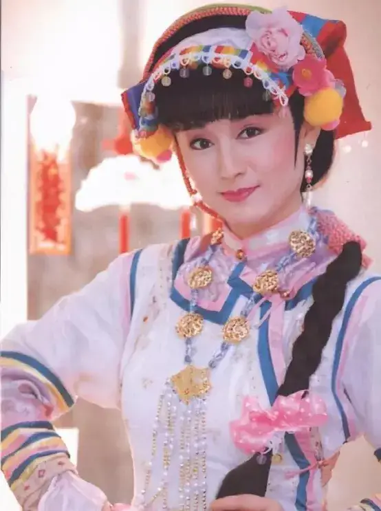 潘迎紫|没有少女感别硬凸！有人43岁演少女被嘲，有人50岁演少女“美到爆”